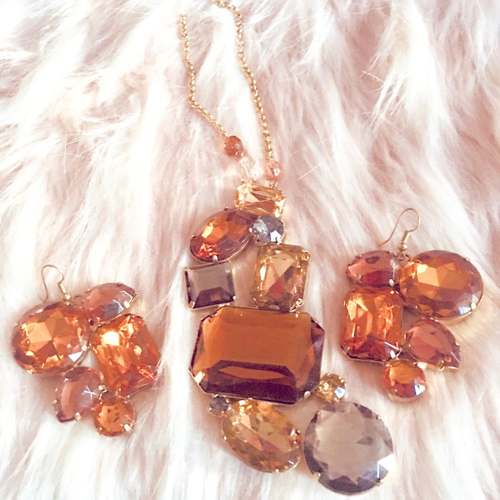 NWOT Beautiful Rhinestone Set